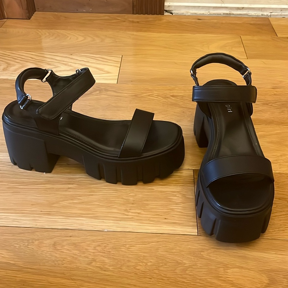 Madden Girl Women's Grandy Heeled Sandal